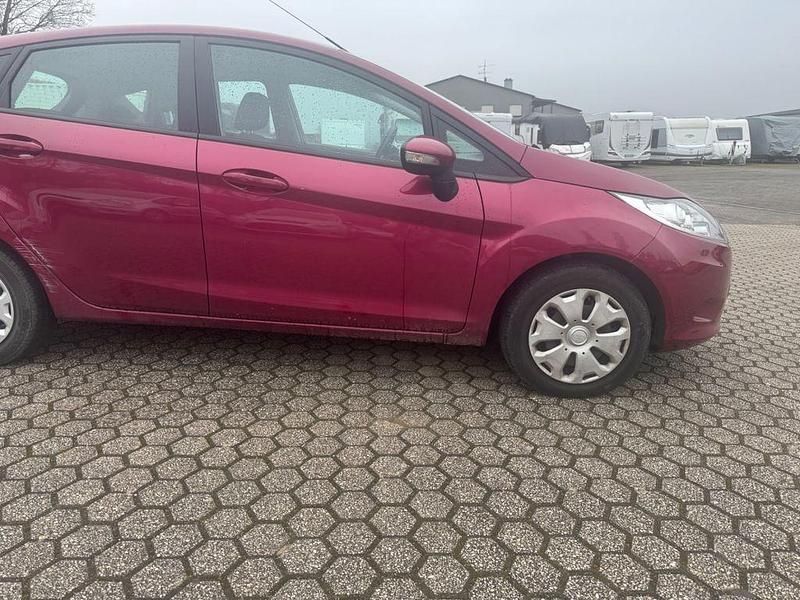 Gebraucht Ford Fiesta 95 PS (69 kW) 2010 Rot Kleinwagen