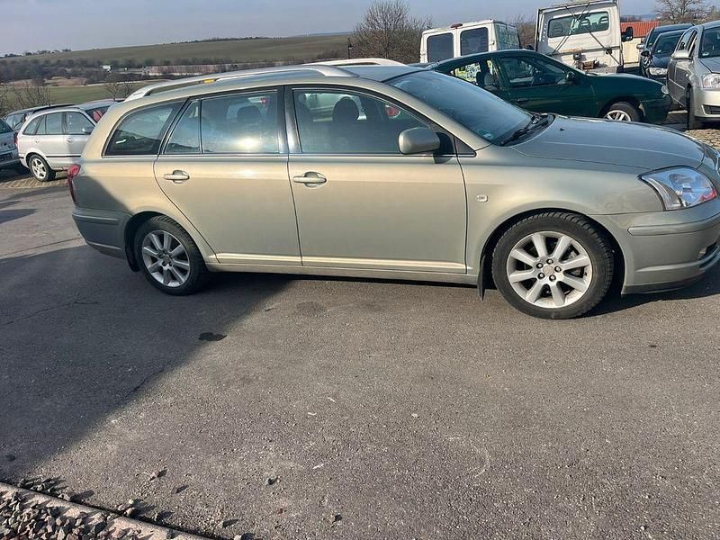 Gebraucht Toyota Avensis Executive 129 PS (94 kW) 2004 Gold Kombi