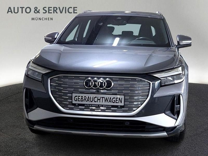 Grau Gebraucht 2023 Audi Q4 e-tron S-Line SUV | 31.960 € (Guter Preis) - Bild 1/4