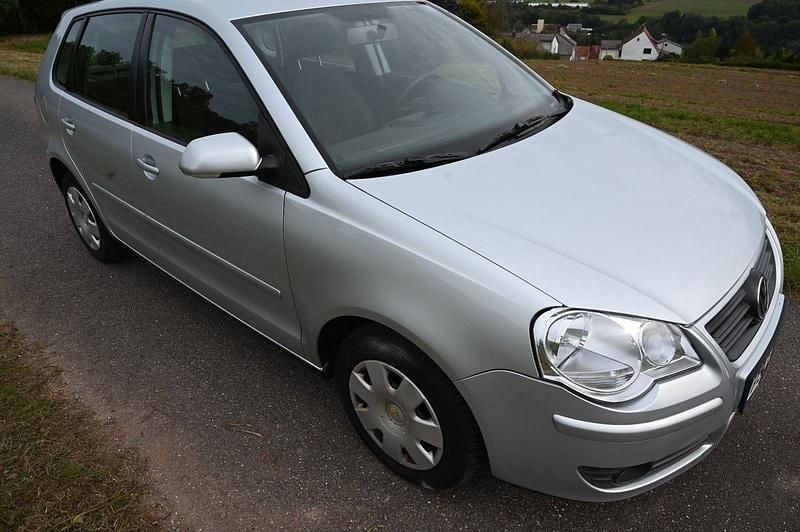 Silber Gebraucht 2005 VW Polo Trendline Limousine | 1.950 € (Guter Preis) - Bild 1/4