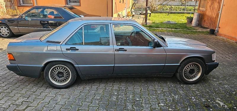Gebraucht Mercedes 190 160 PS (117 kW) 1990 Silber Limousine