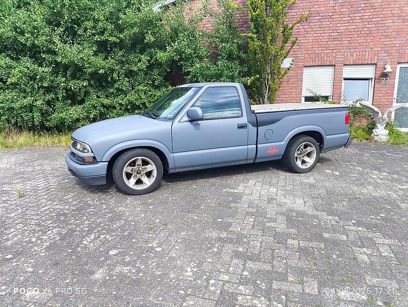 Grau Gebraucht 2002 Chevrolet S10 Sport Abholung | 10.900 € - Bild 1/4