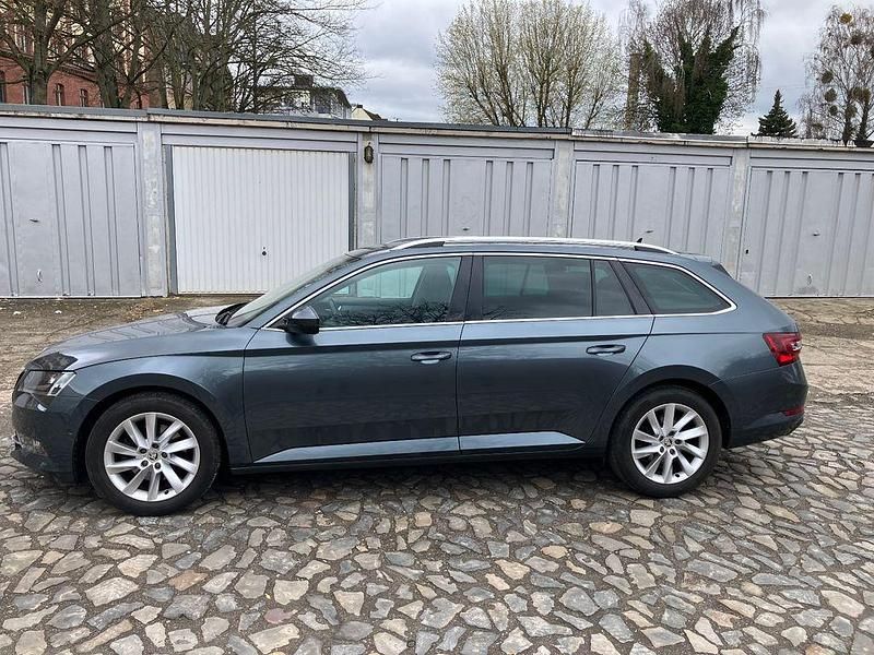 Gebraucht Skoda Superb Style 120 PS (88 kW) 2015 Grau Kombi
