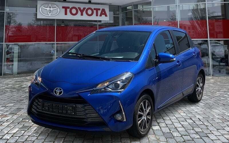 Blau Gebraucht 2019 Toyota Yaris Club Limousine | 13.790 € (Fairer Preis) - Bild 1/2