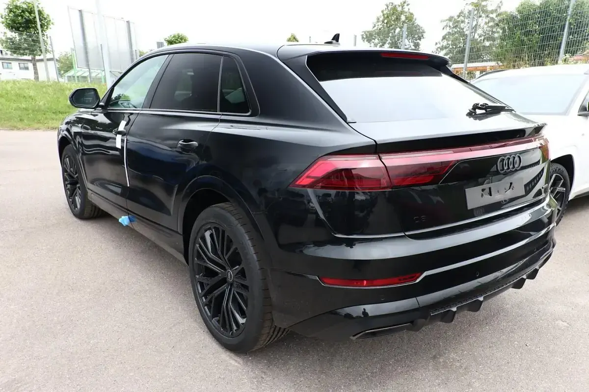 Neu Audi Q8 S-Line 286 PS (210 kW) 2026 Mythosschwarz metallic SUV