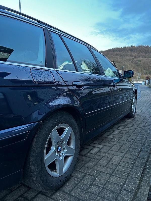 Gebraucht BMW 525 192 PS (141 kW) 2002 Blau Kombi