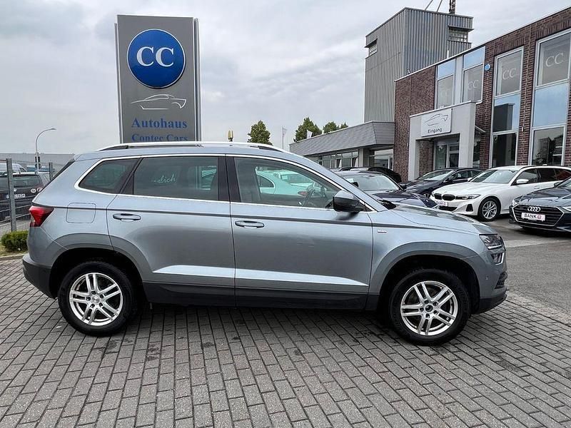 Grau Gebraucht 2020 Skoda Karoq Drive SUV | 20.400 € (Fairer Preis) - Bild 1/3