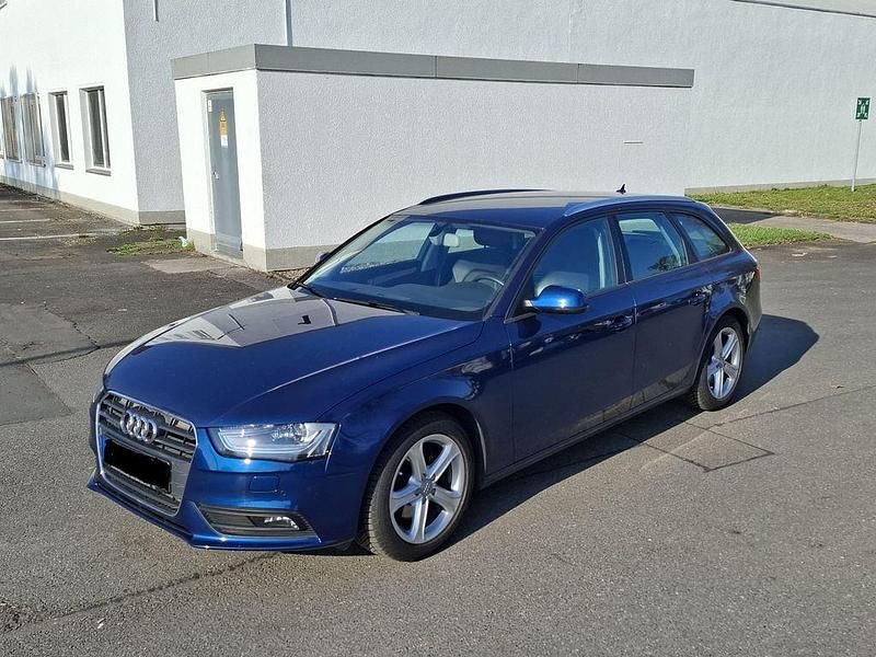 Gebraucht Audi A4 Ambition 177 PS (130 kW) 2012 Blau Kombi
