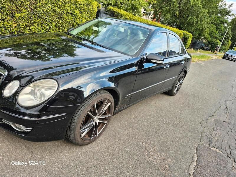 Schwarz Gebraucht 2007 Mercedes E500 Limousine | 10.900 € (Fairer Preis) - Bild 1/4