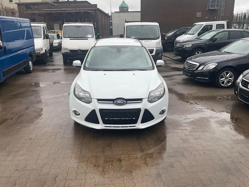 Gebraucht Ford Focus Titanium 116 PS (85 kW) 2014 Weiß Limousine
