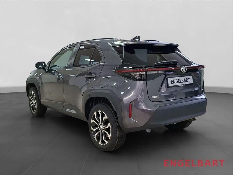 Neu Toyota Yaris Cross 131 PS (96 kW) 2026 Grau SUV