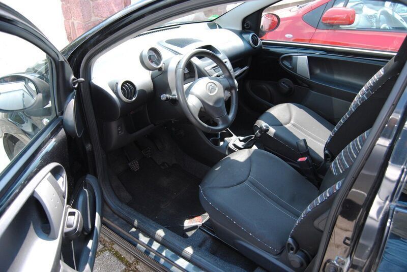 Gebraucht Citroën C1 Tendance 68 PS (50 kW) 2012 Schwarz Kleinwagen