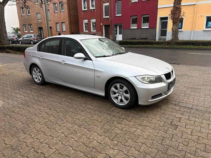 Silber Gebraucht 2008 BMW 318 Limousine | 2.100 € (Superpreis) - Bild 1/4