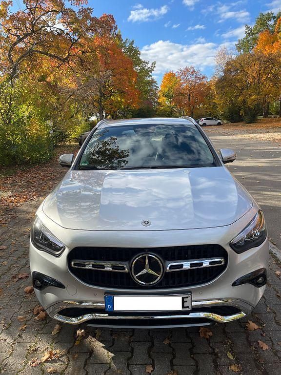 Silber Gebraucht 2023 Mercedes GLA250 Progressive SUV | 37.800 € (Guter Preis) - Bild 1/4