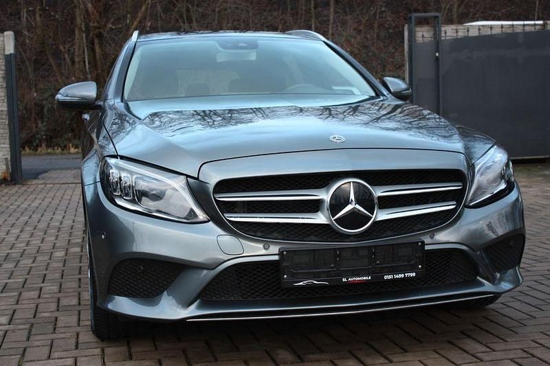 Gebraucht Mercedes C180 156 PS (114 kW) 2019 Grau Kombi