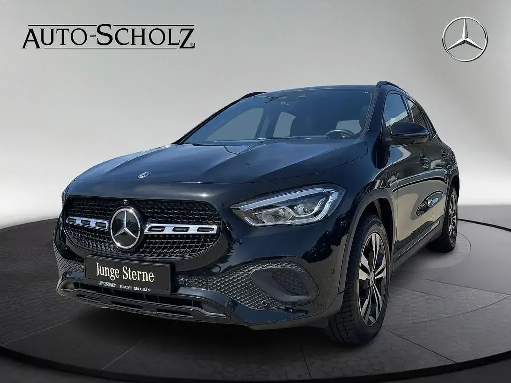 Gebraucht Mercedes GLA200 Progressive 163 PS (119 kW) 2022 Schwarz SUV