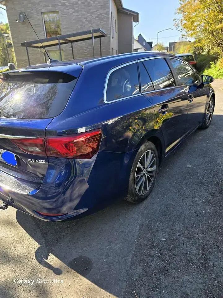 Gebraucht Toyota Avensis Comfort 143 PS (105 kW) 2016 Kombi