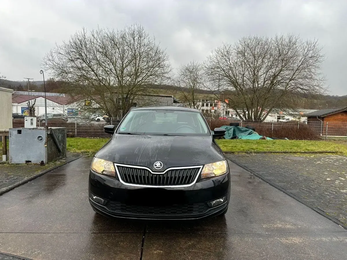 Gebraucht Skoda Rapid Active 95 PS (69 kW) 2018 Schwarz Kleinwagen