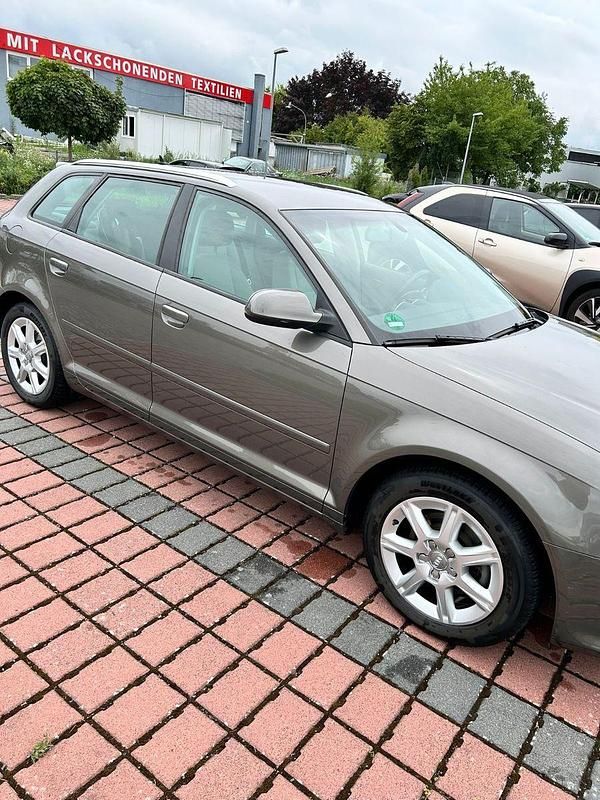Gebraucht Audi A3 Ambiente 125 PS (91 kW) 2011 Braun Kleinwagen