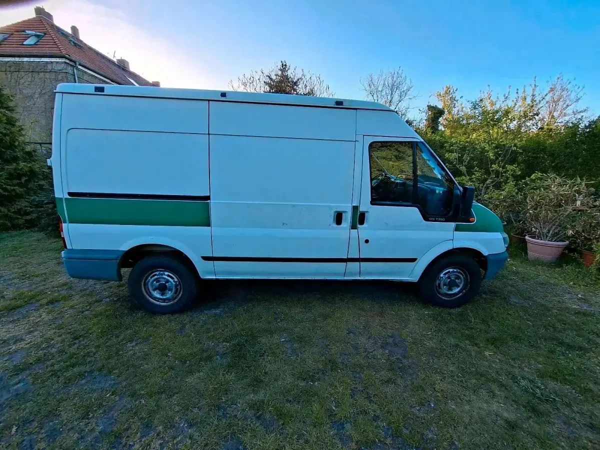 Usado Ford Transit 125 HP (91 kW) 2003 Branco Sedan
