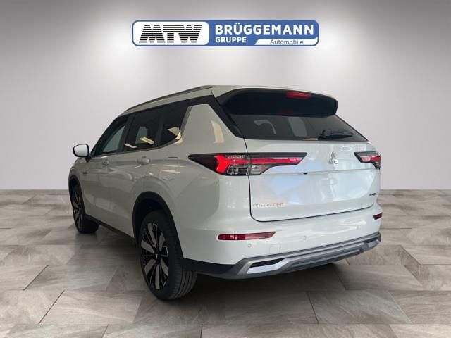 Neu Mitsubishi Outlander P-HEV Intro Edition 306 PS (225 kW) 2025 Weiss SUV