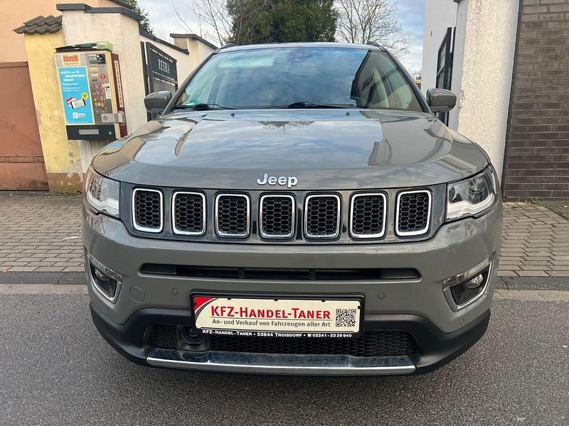 Gebraucht Jeep Compass Limited 150 PS (110 kW) 2020 Grau SUV