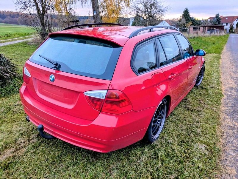 Gebraucht BMW 320 150 PS (110 kW) 2006 Rot Kombi
