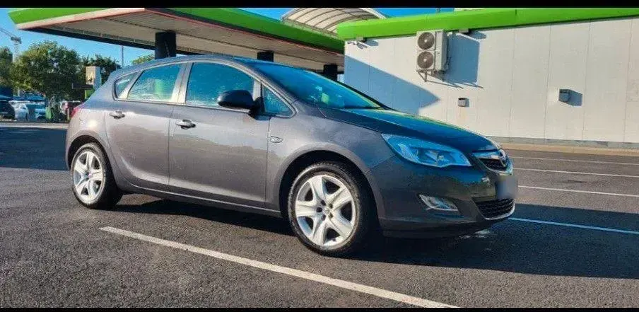 Second-hand Opel Astra Edition 101 CP (74 kW) 2012 Gri Berlinǎ