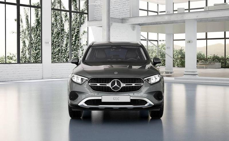 Gebraucht Mercedes GLC220 Avantgarde 197 PS (144 kW) 2023 Metalliclack selenitgrau SUV