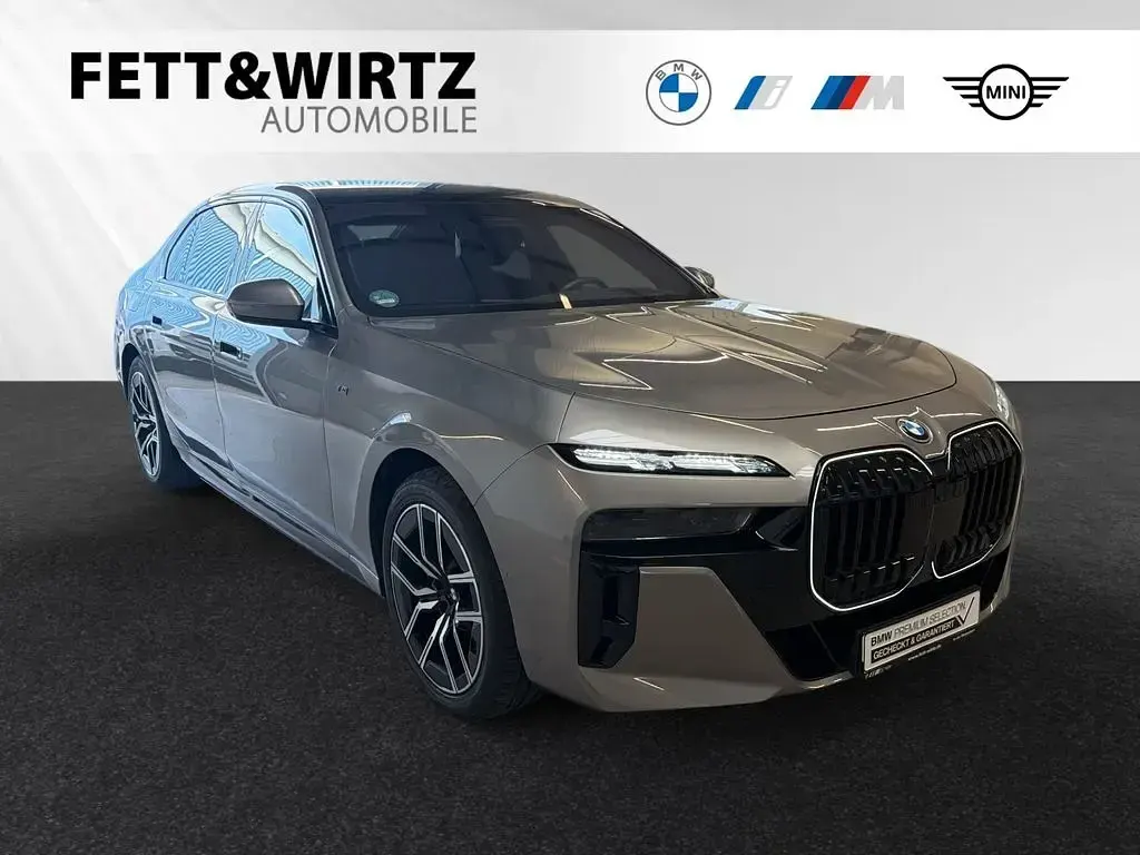 Gebraucht BMW 750e M Sport 489 PS (359 kW) 2025 Limousine