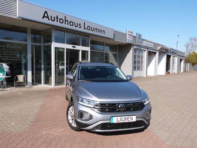 Pyrit silber metallic Gebraucht 2023 VW T-Roc Life SUV | 23.990 € (Fairer Preis) - Bild 1/4