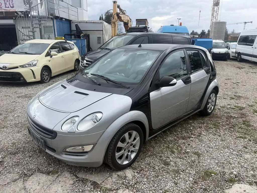 Używany Smart ForFour Basis 95 KM (69 kW) 2004 Czarny Hatchback