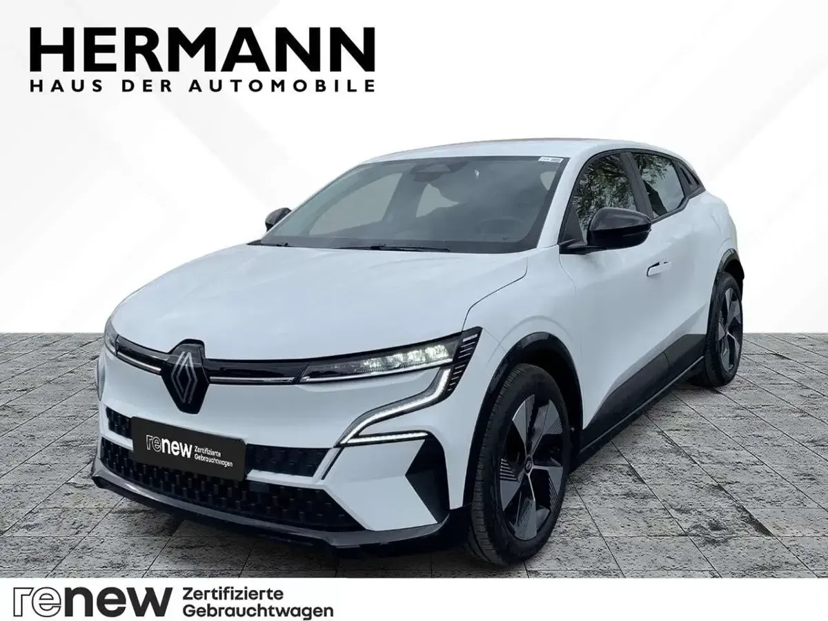 Używany Renault Megane E-Tech 96 kW (131 KM) 2022 Biały Sedan/Limuzyna