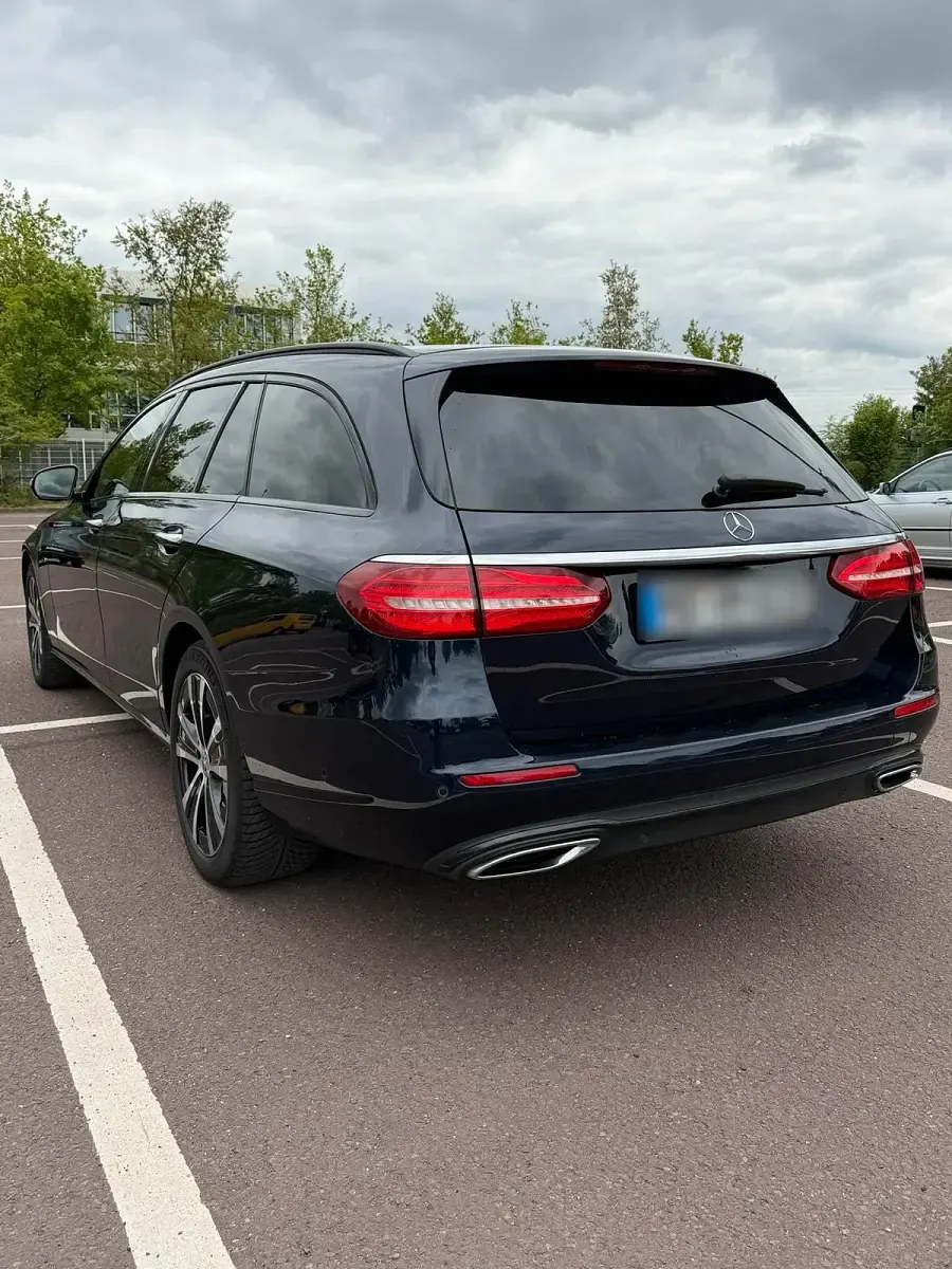 Gebraucht Mercedes E300 306 PS (225 kW) 2019 Blau Kombi