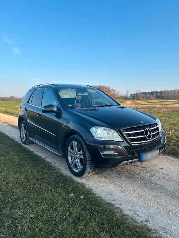 Gebraucht Mercedes ML350 231 PS (169 kW) 2010 Schwarz SUV