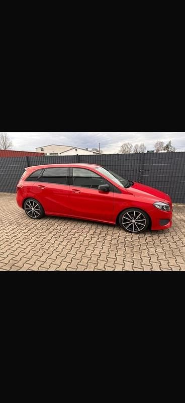 Gebraucht Mercedes B160 105 PS (77 kW) 2011 Rot Van / Kleinbus