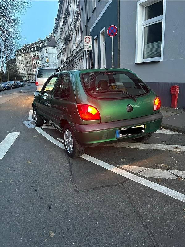 Gebraucht Ford Fiesta 60 PS (44 kW) 2001 Grün Kleinwagen