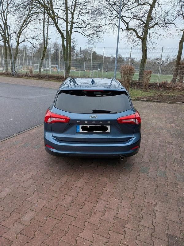 Gebraucht Ford Focus Cool & Connect 125 PS (91 kW) 2019 Blau Kombi