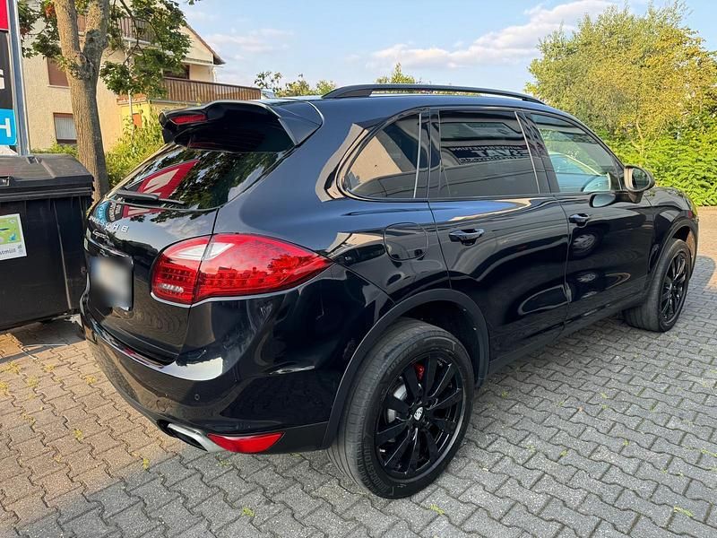 Second-hand Porsche Cayenne 245 CP (180 kW) 2013 Negru SUV
