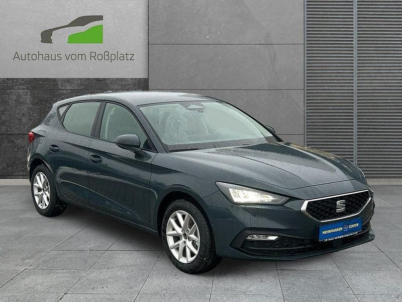 Neu Seat Leon Style 116 PS (85 kW) 2025 Blau Limousine
