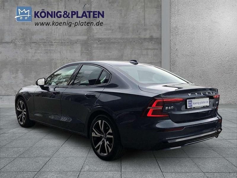Gebraucht Volvo S60 Plus 250 PS (183 kW) 2024 Blau Limousine