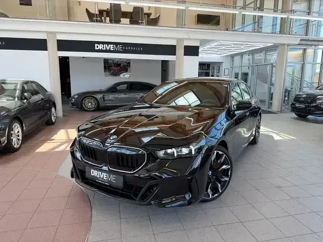 Gebraucht BMW 540 M Sport 303 PS (222 kW) 2025 Schwarz Limousine