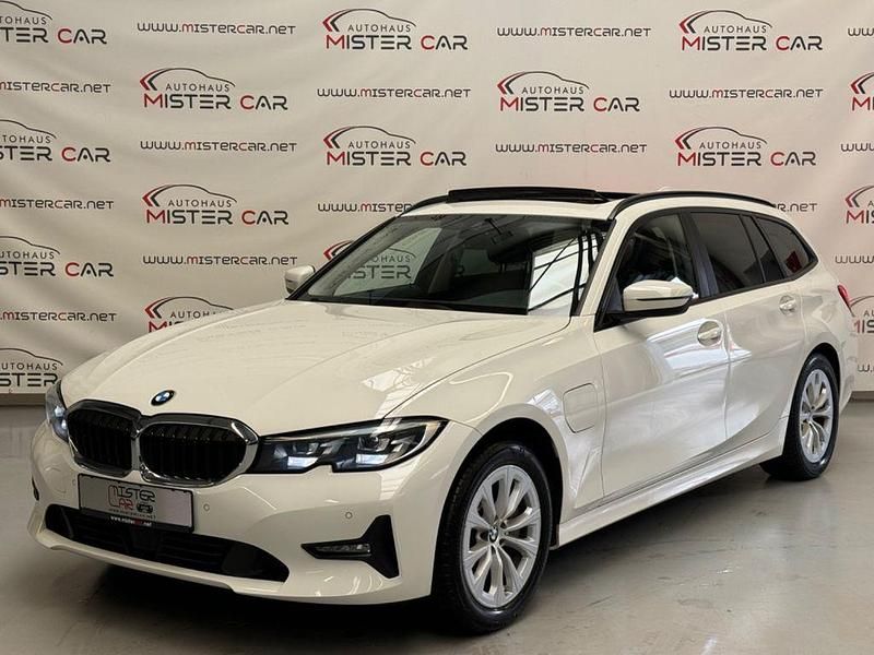 Weiß Gebraucht 2021 BMW 330e Advantage Limousine | 21.890 € (Guter Preis) - Bild 1/4