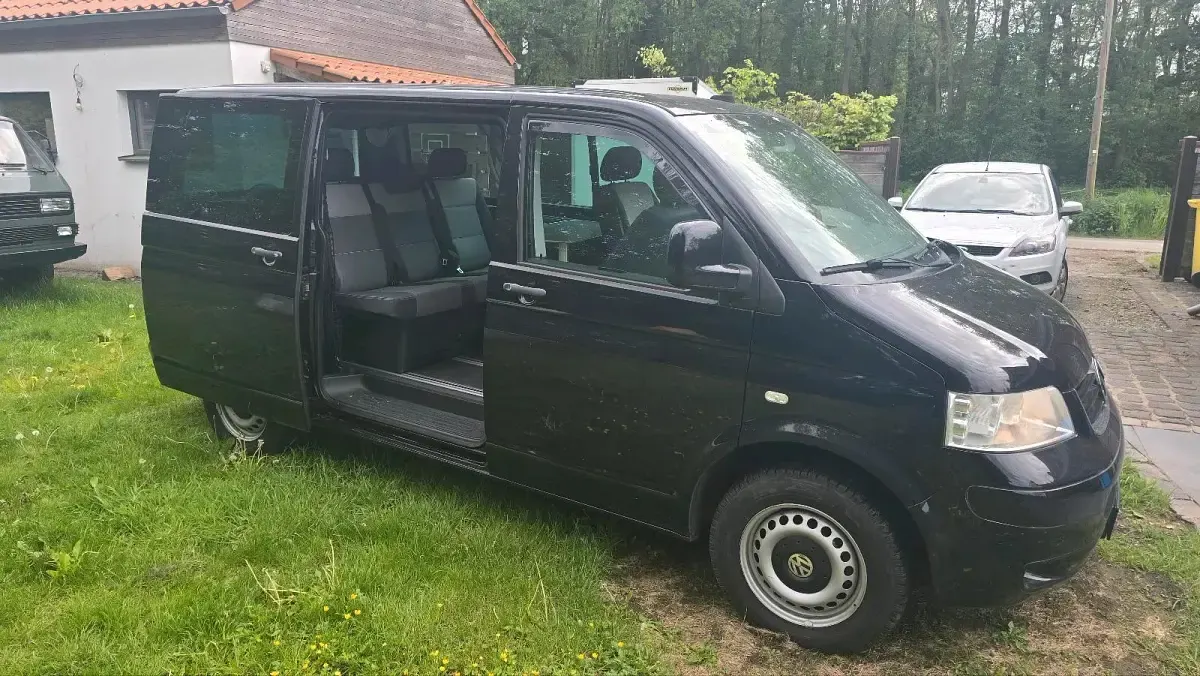 Gebraucht VW Multivan 131 PS (96 kW) 2006 Schwarz Van / Kleinbus