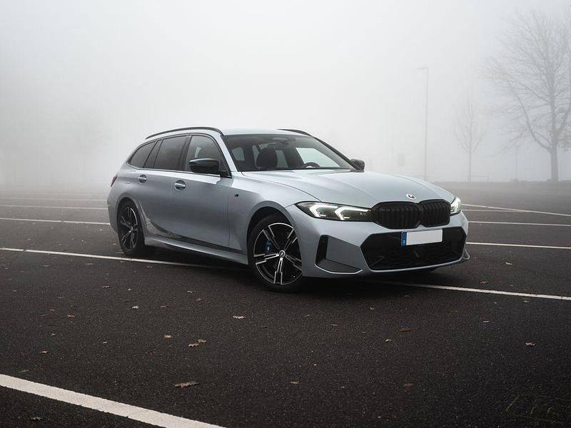 Grau Gebraucht 2023 BMW 330 M Sport Kombi | 44.800 € (Etwas zu teuer) - Bild 1/4