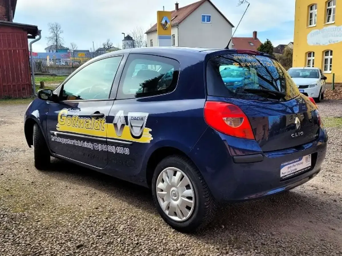 Gebraucht Renault Clio II Expression 68 PS (50 kW) 2006 Blau Limousine
