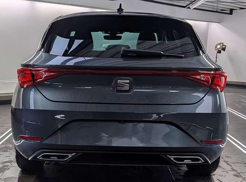 Grau Gebraucht 2020 Seat Leon FR Limousine | 19.299 € (Fairer Preis) - Bild 1/4