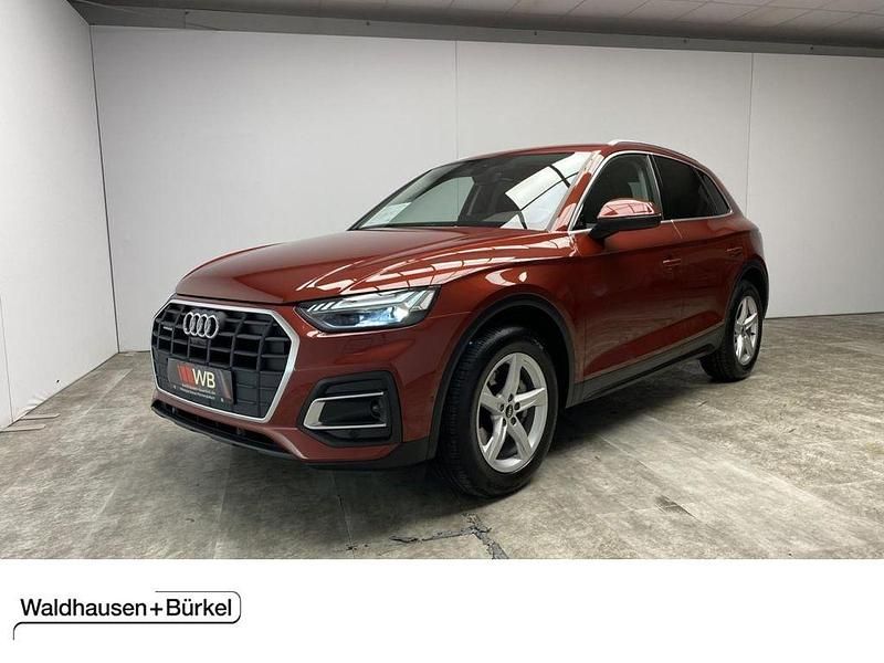 Matadorrot (metallic) Gebraucht 2022 Audi Q5 Ambiente SUV | 43.950 € (Fairer Preis) - Bild 1/4
