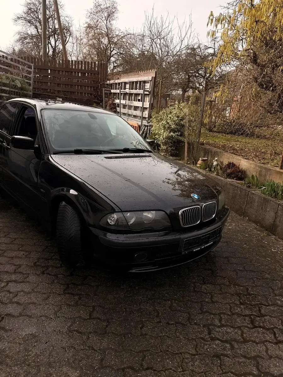 Używany BMW 320 136 KM (100 kW) 2000 Czarny Sedan/Limuzyna