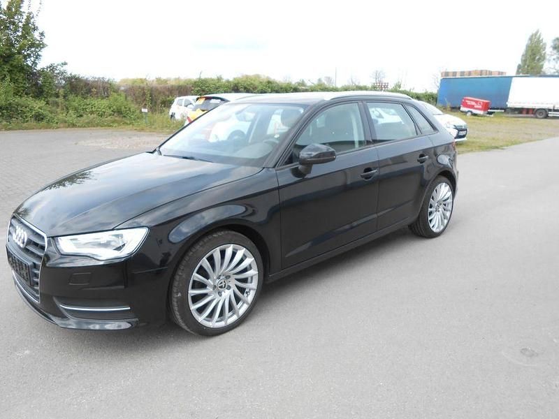 Schwarz Gebraucht 2014 Audi A3 Sportback Ambition Limousine | 10.300 € (Guter Preis) - Bild 1/4
